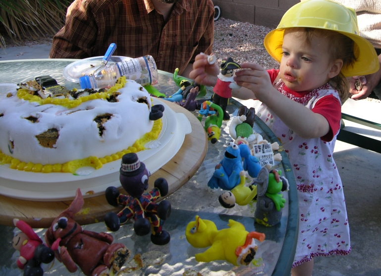 Peo's 2007 Birthday Cake - Destruction